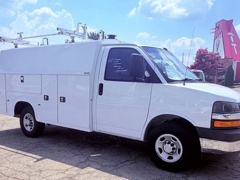 Used 2020 Chevrolet Express 3500 w/ Power Convenience Package RWD image 2