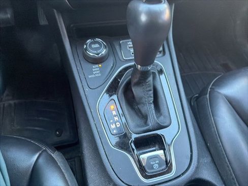 Used 2019 Jeep Cherokee Latitude Plus image 43