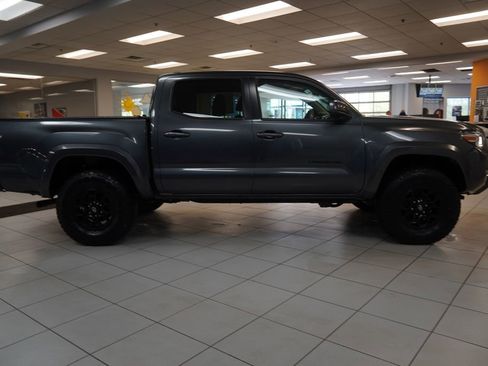 Used 2022 Toyota Tacoma SR5 AWD/4WD image 15