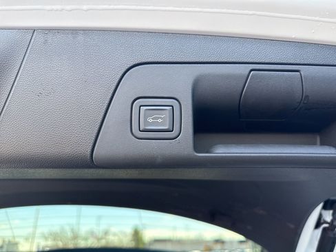 Used 2023 Buick Envision Avenir AWD/4WD image 15