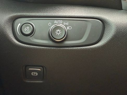 Used 2019 Chevrolet Blazer LT image 21