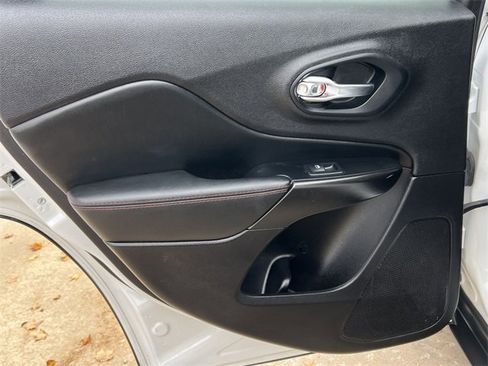 Used 2022 Jeep Cherokee Trailhawk image 36