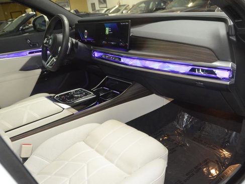 Used 2024 BMW 760i xDrive w/ Premium Package 2 AWD/4WD image 26