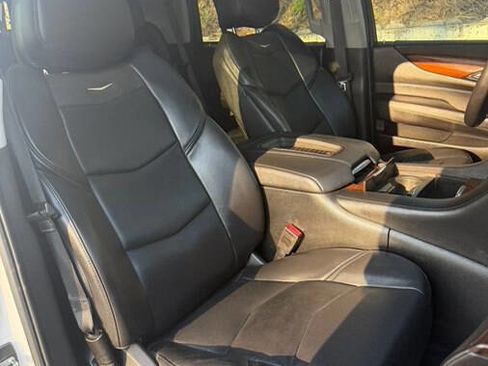 Used 2018 Cadillac Escalade Luxury image 27