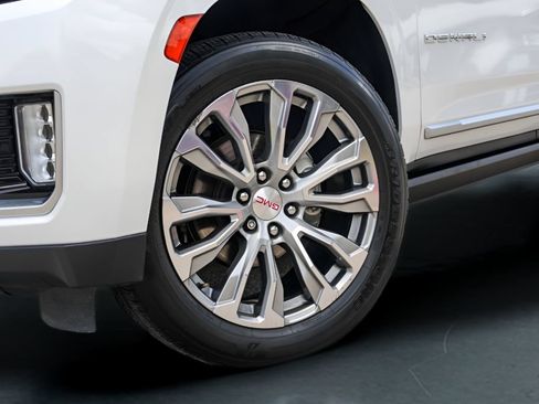 Used 2023 GMC Yukon Denali AWD/4WD image 4