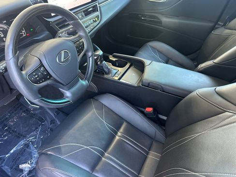 Used 2024 Lexus ES 300h w/ Accessory Package (Z1) FWD image 11
