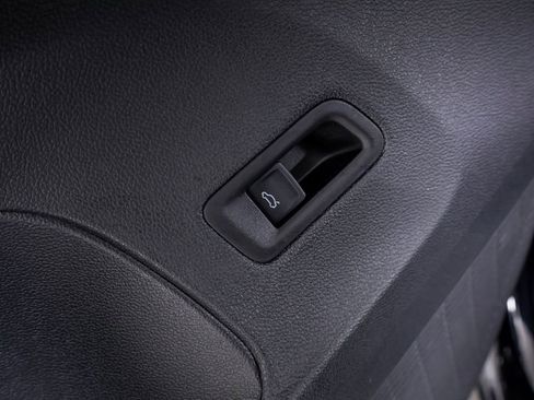 Used 2024 Volkswagen Atlas Cross Sport SEL Premium R-Line image 30