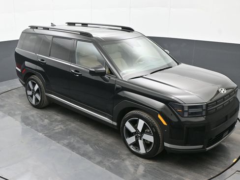 Used 2025 Hyundai Santa Fe Limited image 30