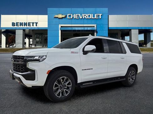 Used 2024 Chevrolet Suburban Z71 w/ Luxury Package AWD/4WD image 2