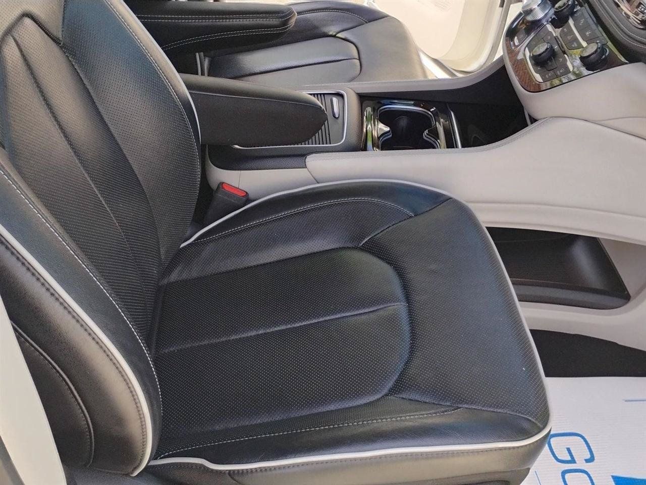Used 2023 Chrysler Pacifica Limited FWD image 19