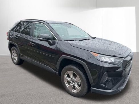 Used 2022 Toyota RAV4 LE image 11