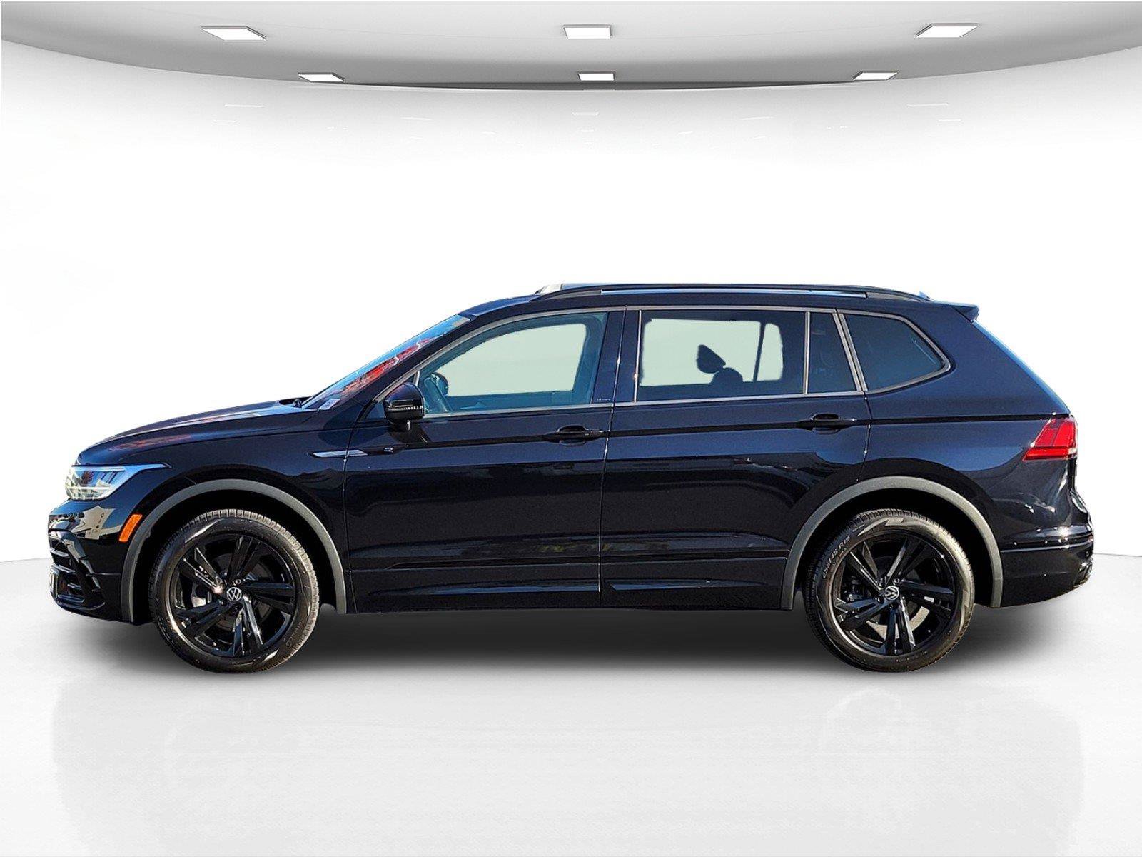 Certified 2023 Volkswagen Tiguan SE R-Line FWD image 10