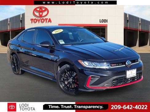 Used 2025 Volkswagen Jetta GLI Autobahn FWD image 1
