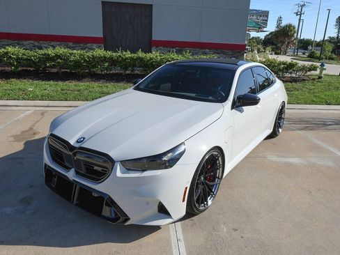 Used 2026 BMW M5 w/ Executive Package AWD/4WD image 4
