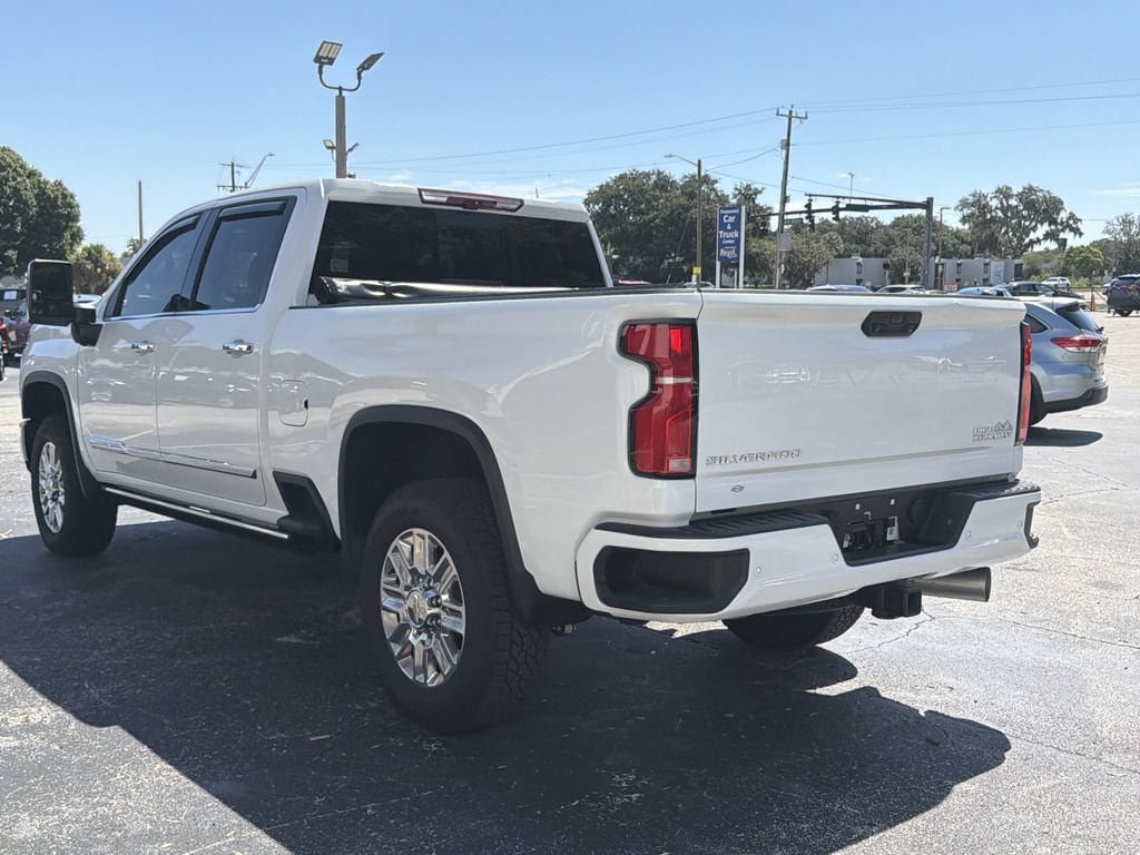 Used 2025 Chevrolet Silverado 3500 High Country w/ Technology Package AWD/4WD image 5