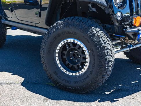 Used 2014 Jeep Wrangler Unlimited Rubicon w/ Max Tow Package AWD/4WD image 4