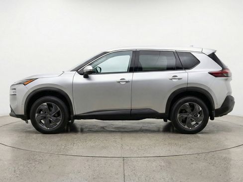 Used 2025 Nissan Rogue SV image 5
