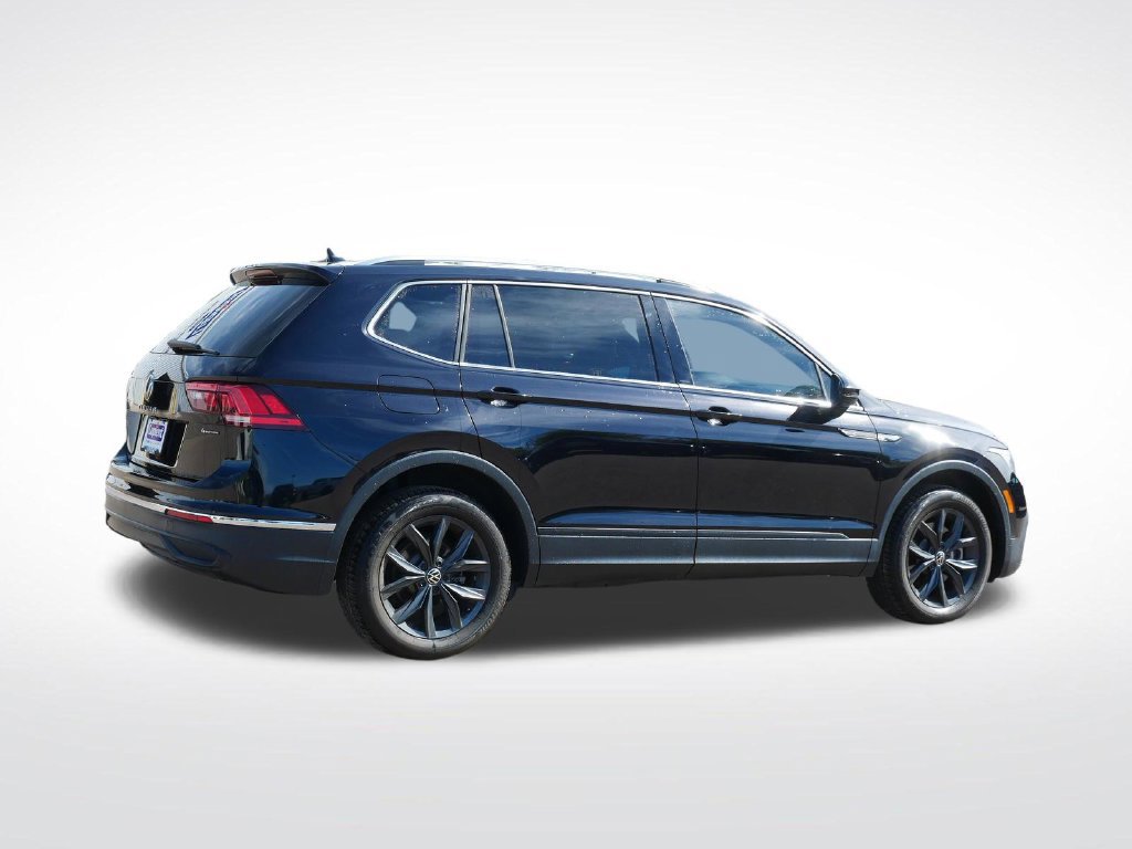 Used 2024 Volkswagen Tiguan SE w/ Panoramic Sunroof Package AWD/4WD image 4