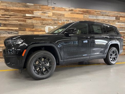 New 2025 Jeep Grand Cherokee L Altitude image 17