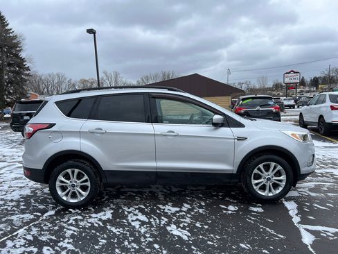 Used 2018 Ford Escape SE image 9