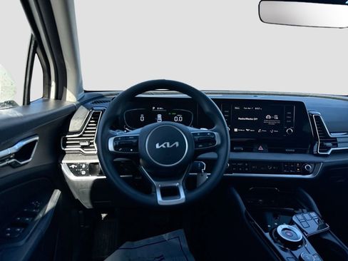 Certified 2025 Kia Sportage LX image 24
