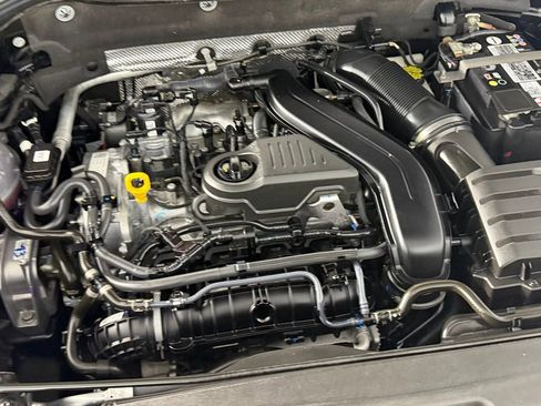 Used 2023 Volkswagen Taos SE w/ Panoramic Sunroof Package image 32