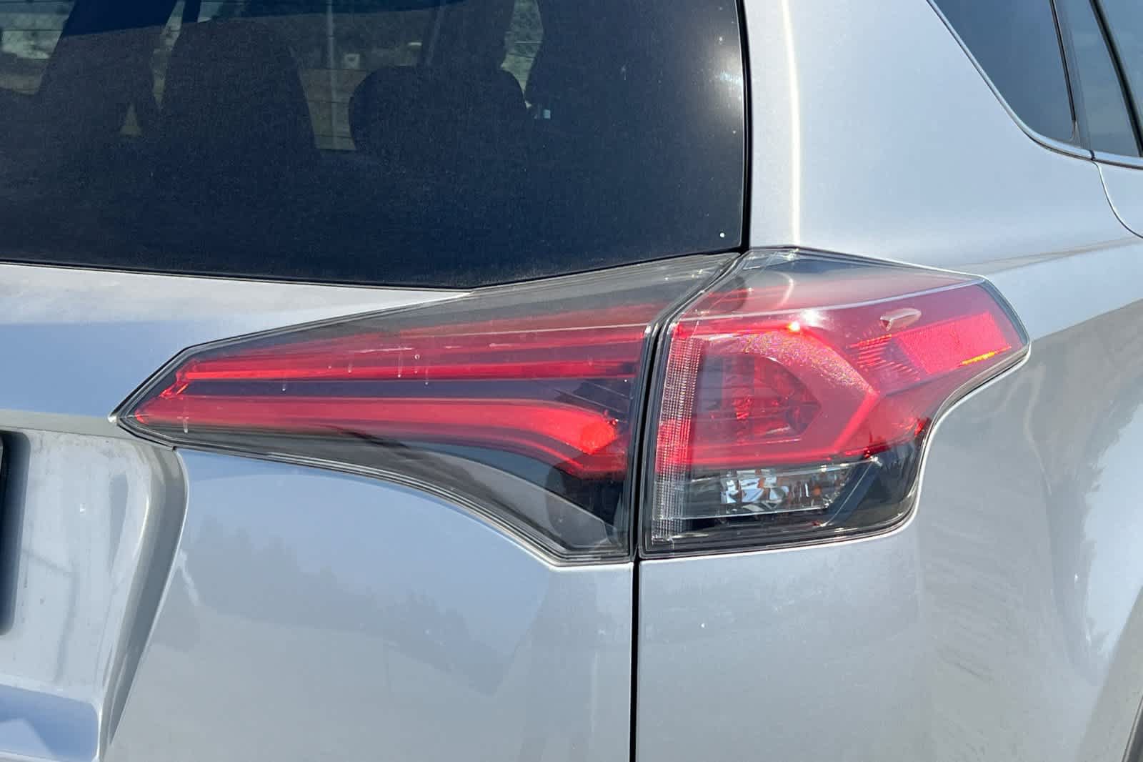 Used 2018 Toyota RAV4 XLE FWD image 13
