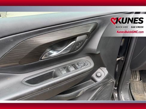 Used 2022 GMC Terrain SLE w/ Driver Convenience Package image 7