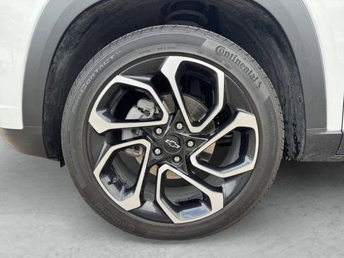 Certified 2025 Chevrolet Trax RS image 23