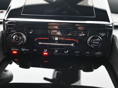 New 2025 Jeep Grand Cherokee Laredo X w/ Luxury Tech Group I image 4