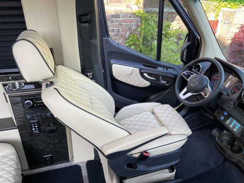 Used 2021 Mercedes-Benz Sprinter 2500 image 3