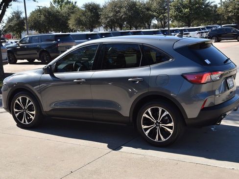 Used 2022 Ford Escape SE w/ SE Sport Appearance Package image 11