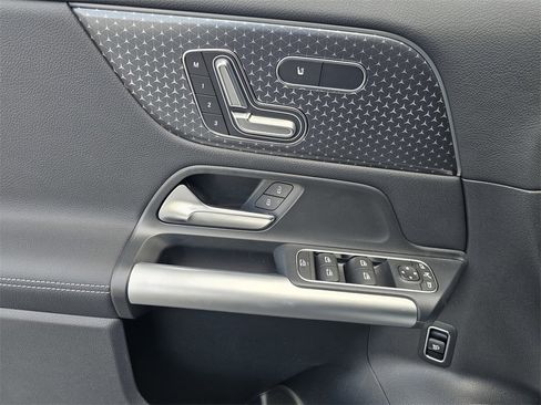 Used 2025 Mercedes-Benz GLA 250 image 16