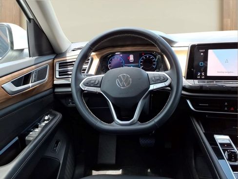 Used 2025 Volkswagen Atlas SE FWD image 22