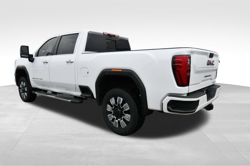 Used 2024 GMC Sierra 3500 Denali w/ Technology Package AWD/4WD image 5