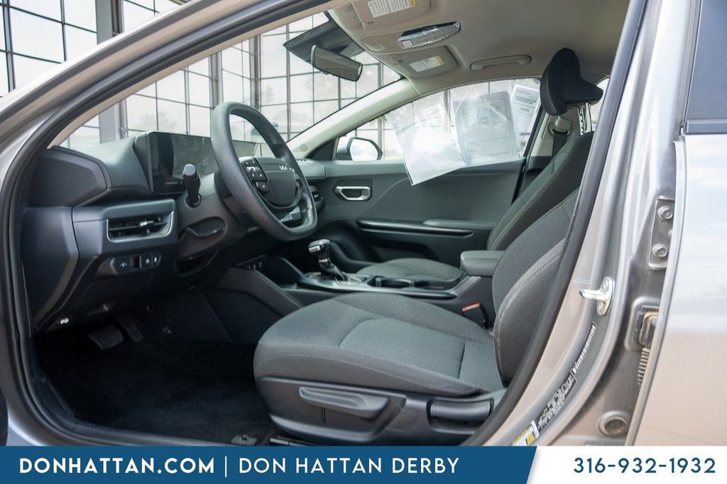 Used 2025 Kia K4 FWD image 3