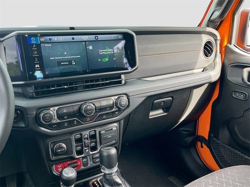 Certified 2025 Jeep Gladiator Mojave image 21