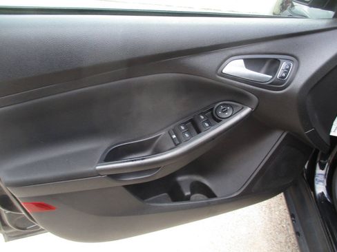 Used 2018 Ford Focus SEL FWD image 28