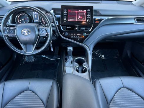 Used 2023 Toyota Camry SE image 3