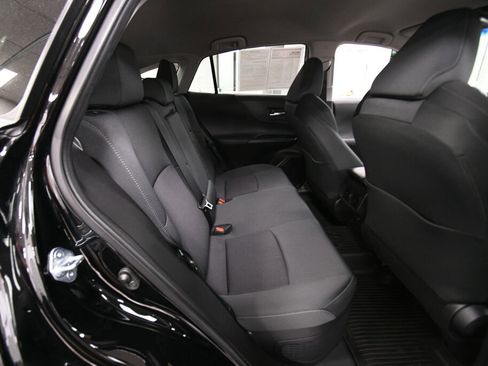 Used 2022 Toyota Venza LE image 29