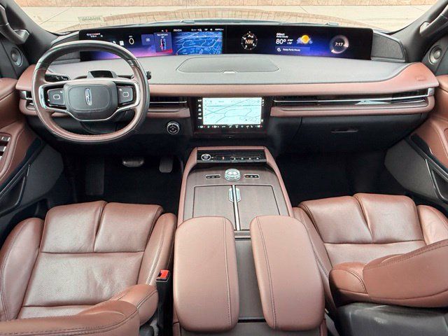 Used 2025 Lincoln Navigator Reserve AWD/4WD image 13