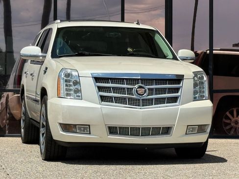 Used 2013 Cadillac Escalade Platinum AWD/4WD image 18