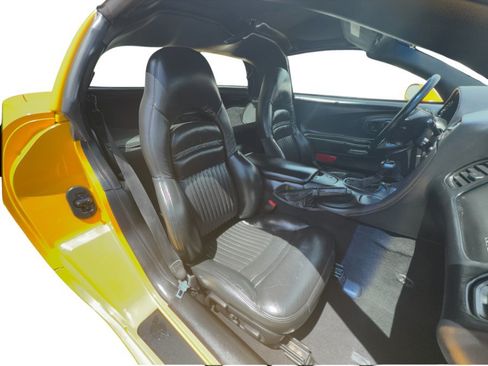 Used 2000 Chevrolet Corvette Coupe w/ Memory Pkg RWD image 13