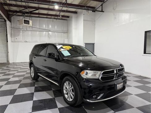 Used 2020 Dodge Durango SXT image 2