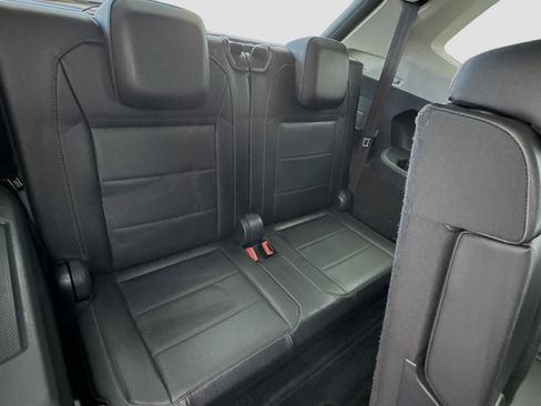 Used 2020 Volkswagen Tiguan SE w/ Panoramic Sunroof Package image 19