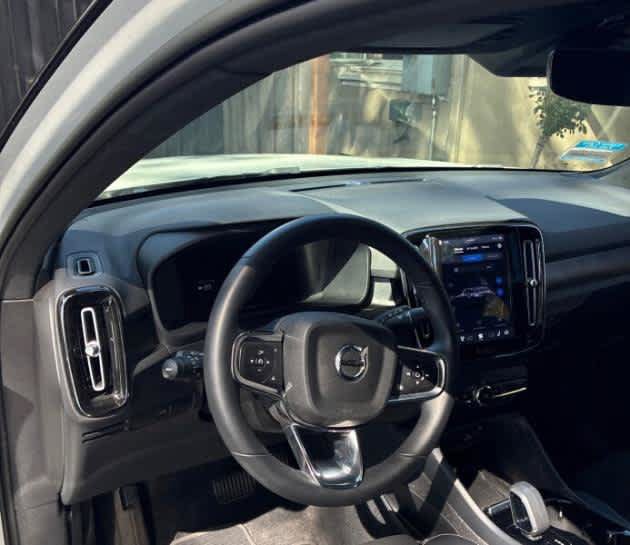 Used 2023 Volvo XC40 Recharge Ultimate AWD/4WD image 2