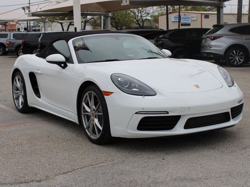 Used 2019 Porsche 718 Boxster image 2