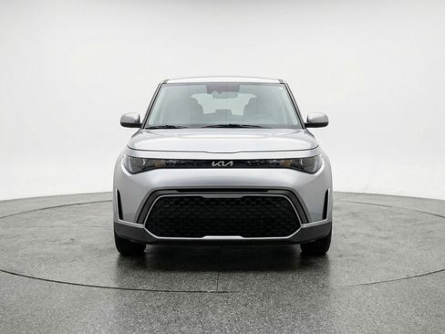 Used 2025 Kia Soul LX w/ LX Technology Package image 2
