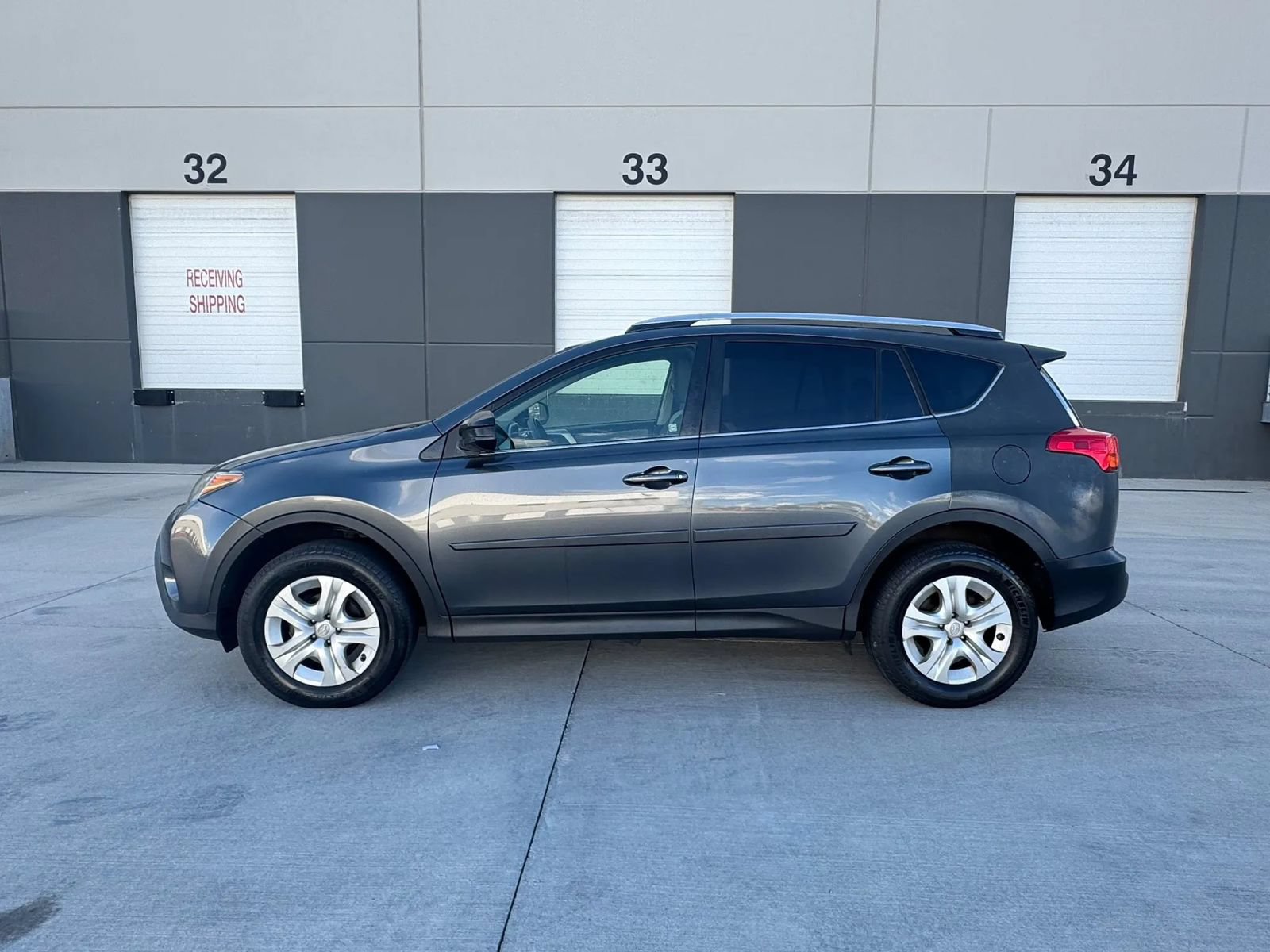 Used 2014 Toyota RAV4 LE AWD/4WD image 2
