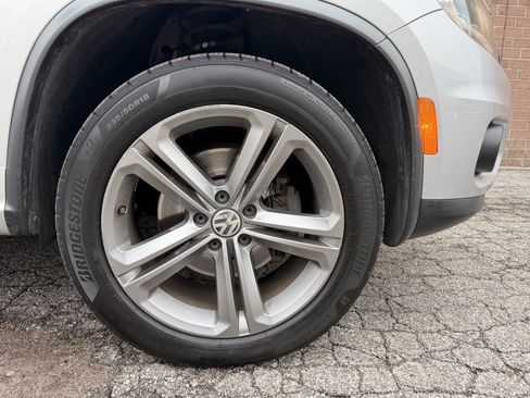 Used 2017 Volkswagen Tiguan Sport image 9